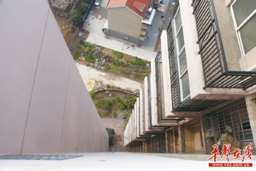 12���к������������19¥׹������������Ϸ�йأ�ͼ��