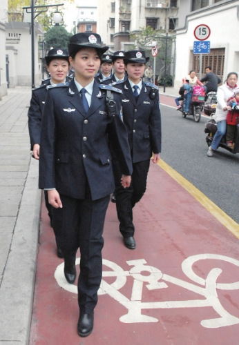 90��΢ЦŮ�ǹ��ָ��ݽ�ͷ��ϲ�����С���ƿ����ͼ��