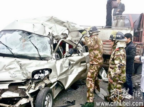 �����Ҽ������������800��·��22����ײ6������