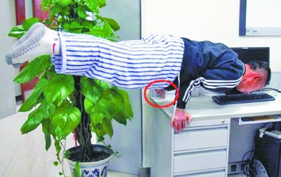 �����߹��������³������㡰Ҽָ��������ҽ����ͼ��