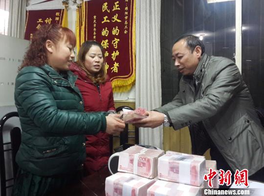 �Ĵ��������ಿ�Ž���52��ũ�񹤳ɹ�άȨ��Ƿн