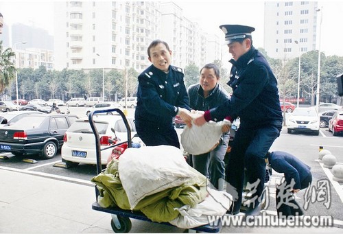 ������н��18��öҼ��Ӳ�����г��10����㣨ͼ��