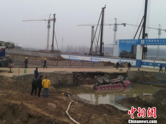 ����Ҽ��ж�����Ŷ�ܵ�����ѹ����ʱ������ˮ