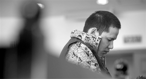 Э�������ݹ�Ա����Ѫ��������Ѫʱ��Ҽֱ�ڶ�����ͼ��