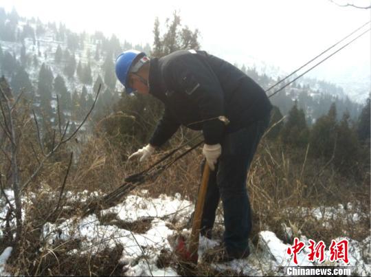 ��ɽ�����ߣ�Ϊ���񻻸����ݷ�ɽԽ����Сʱ��ͼ��