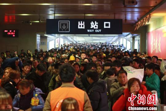 <a href=http://www.25b.com.cn target=blank>�Ͼ�</a>��վ��ӭ�����߷�Ԫ���ڷ����ÿͳ�10��