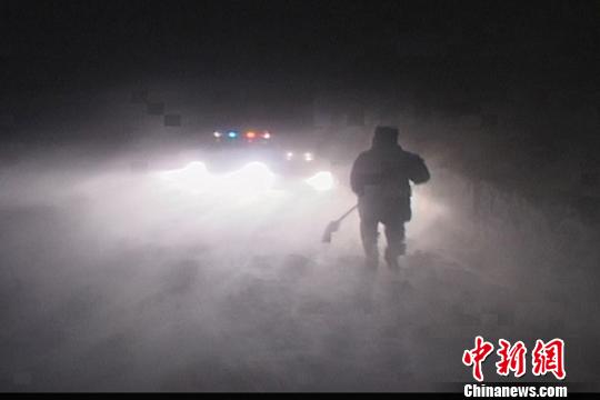 �½�������˹��紵ѩϮ������30��Сʱ��·�ָ�