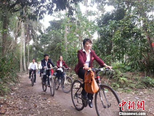 ����ũ����С���Ŵ�Ա�����������Ŵ�����ũ��Ҽ��ˮ