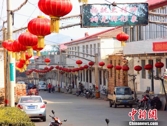 ̫��ɽ�����̴�ׯ�Ĥδ��ڣ����̡��ⰻȻ��ζ����