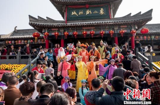 �㽭��ɽӰ�ӳ�Ӱ������ϲ������������ЯȺ�ǰ���