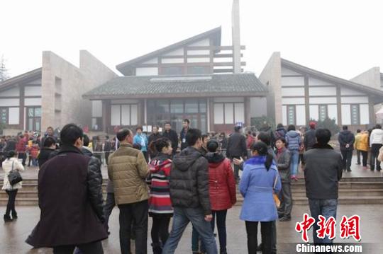 ��Сƽ���ﾰ����������30�����ˣ�ͼ��