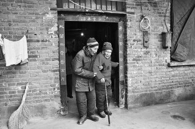 ����Ҽ�Է���Я��80���걻�ơ���ʯ�顱��ͼ��