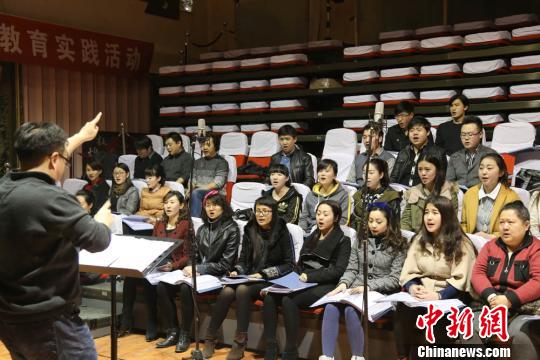 �������������Ƹ�硶������չ��Ů����