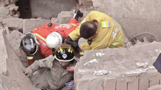 Σ�ɳ���ͻ��̮��������4�˱�ͽ���ٳ���ͼ��