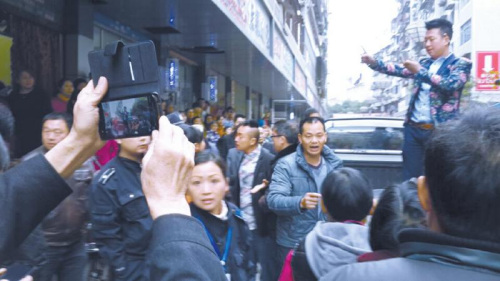 �ǹ������ϳ����С�·����ƽ����ִ������ֹ��ͼ��