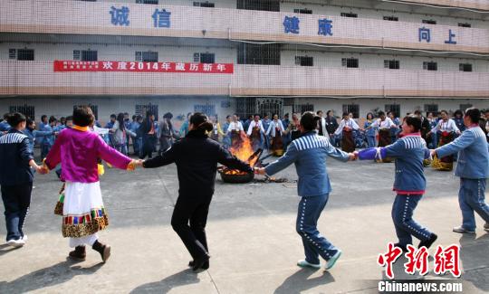 �ɶ�Ů�Ӽ�����Ĥβ���ľ������