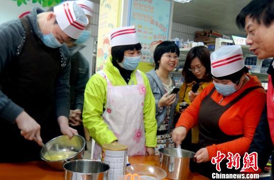 �㶫��ְ��Աѧ�׷��ע�м����ճ����˵�Ⱥ��