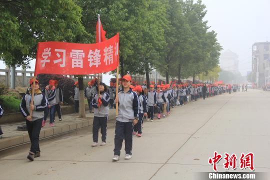 ѧ�׷�����գ����׷桱����ů��ɽ