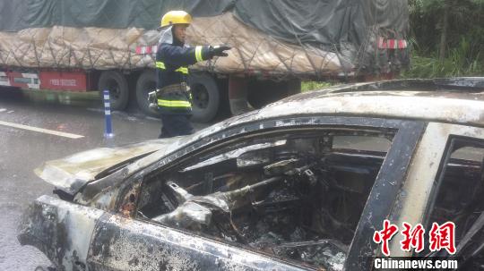 �����������������Ҽ�γ�ͻȻ���������Ա����