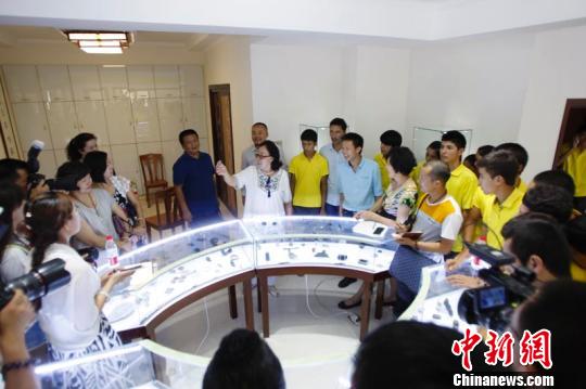 �½������������ѵ����챾������ʦҡ����ͼ��