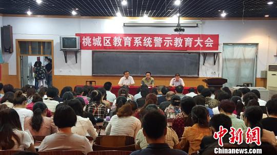 ��ʦ���͡�����������ӱ���ˮ��4000����ʦǩ��ŵ��