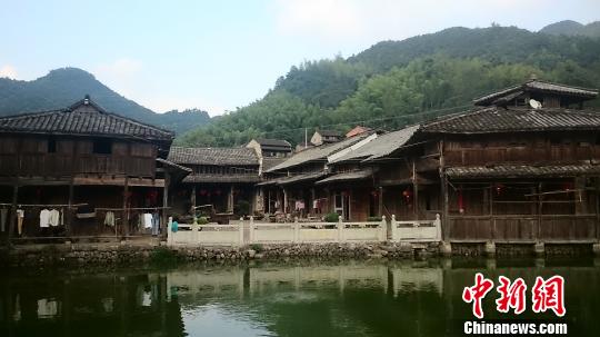 �㽭�Ͱ����ģ�Ҽ��ɽˮ������ɫ�ϳ�