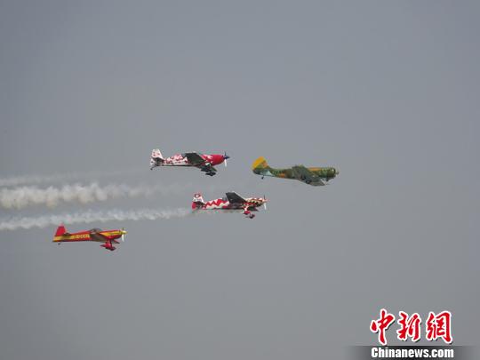 2015֣�ݺ�չ��Ļ�����⡰�������ݿ��м��껪