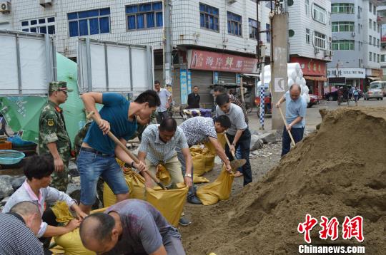 ͼΪ������������ɳ��������׷���ǽ�������˸� ��