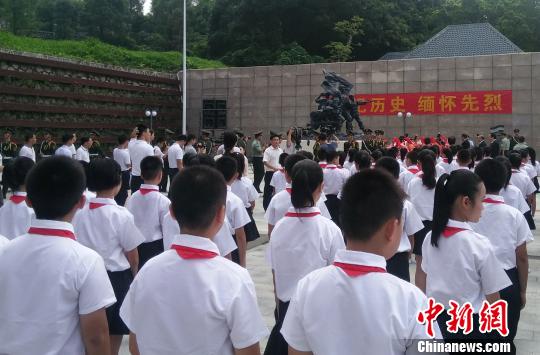 ͼΪ���ȶ�Ա�μӻ����м���<a href=http://china.city28.com target=blank>�й�</a>������ս�������練����˹ս��ʤ��70������ ������ ��