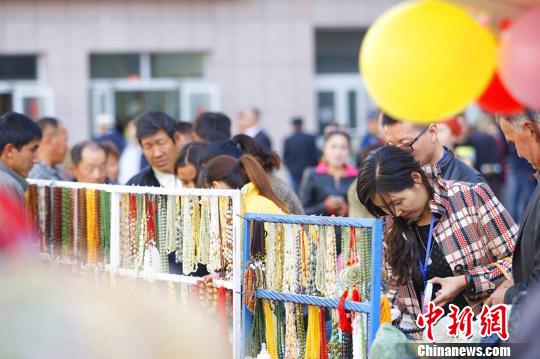 ͼΪ10��14�գ��½���ĩ��ʯ�Ļ����ν��ֳ����ο�������ѡ��ʯ������С�� ��