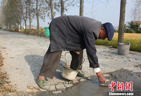 �����γǰ�Ѯ���˼����令·������·50��