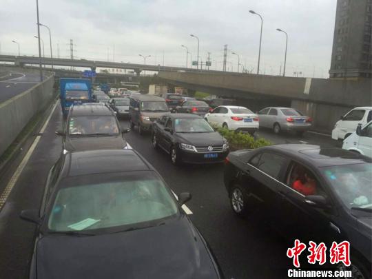 ���ž顱Ӱ������������С�ʮ�˰����ա�ֻΪ�ϰ�