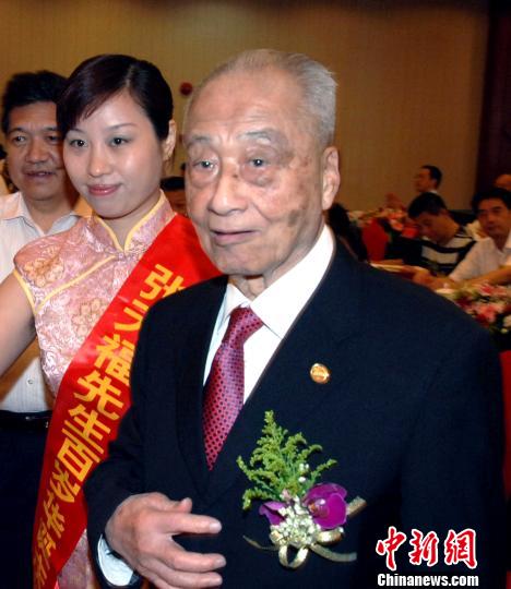 649ʱ22֣<a href=http://china.city28.com target=blank>й</a>֪ѧҡƲר츣ڸ108ꡣͼΪ2008917գ<a href=http://china.city28.com target=blank>й</a>̩츣껪ڸݾСȵĤΰ츣μ(ͼƬ) ɸ 
