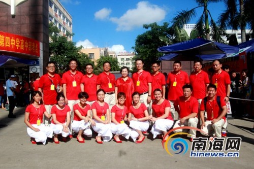 ����ɽ��ʵ����ѧ18����ʦ�����º�ЬΪ�������͡��Ϻ������߳�����